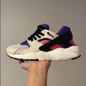 nike hurache size 6.5Y.